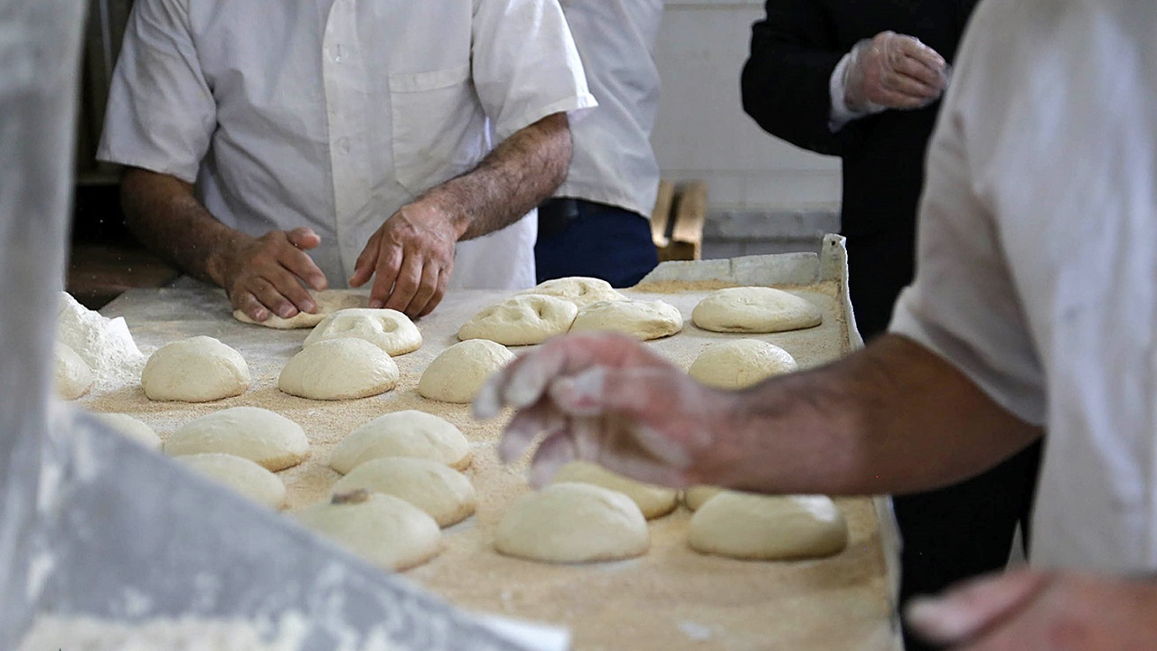 ماهانه ۱۰هزار تن آرد بین نانوایی‌های زنجان توزیع می شود