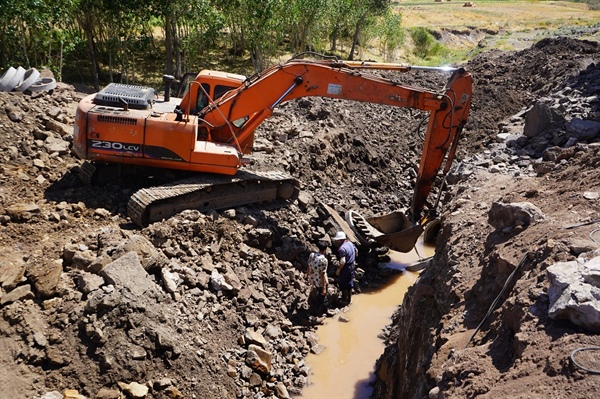 بازسازی تاسیسات آبرسانی روستای تهم