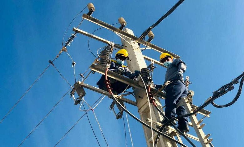 شبکه توزیع برق مسیر توزلو به بزین اصلاح و بهسازی شد