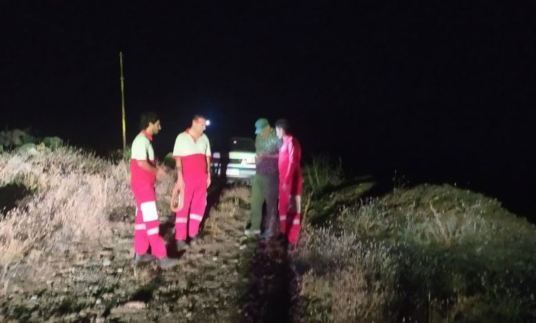 تیم کوهستان هلال احمر مرد گرفتار در ارتفاعات طارم را نجات دادند